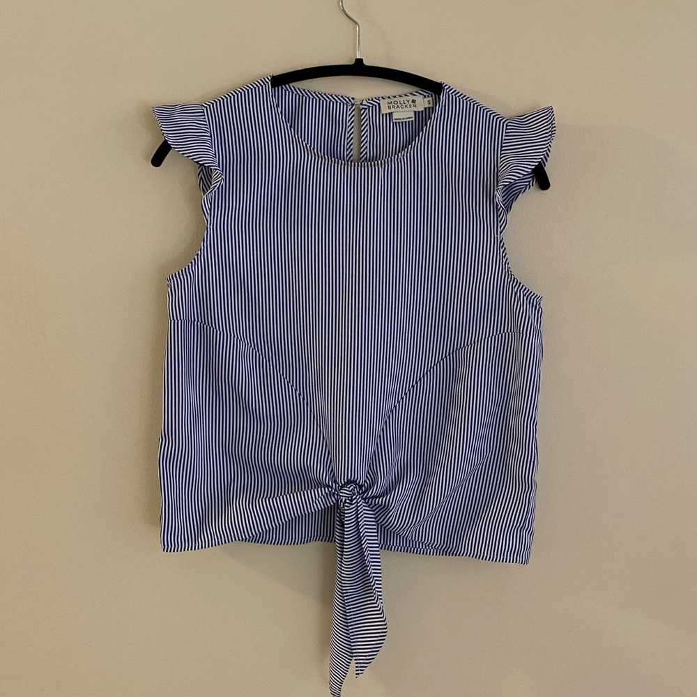 Like New! Molly Bracken striped sleeveless blouse knot hem, size small.